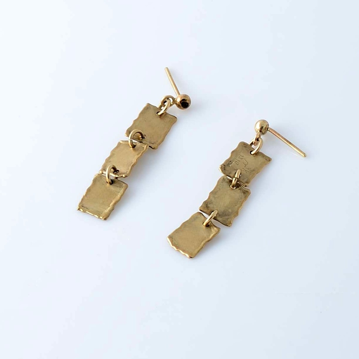 Gold earrings rectangles